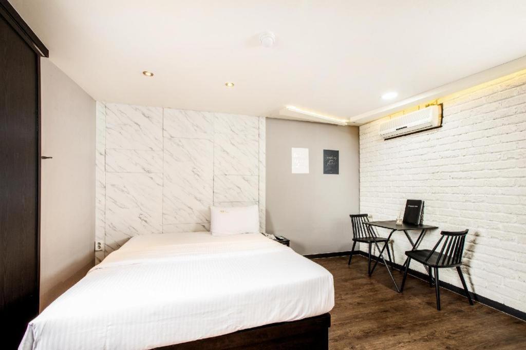 M7 Business Hotel Chilgok Exteriör bild