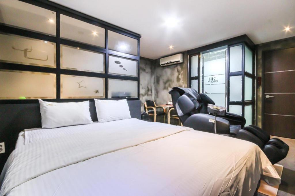 M7 Business Hotel Chilgok Exteriör bild