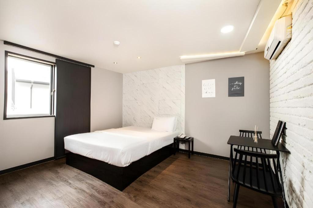 M7 Business Hotel Chilgok Exteriör bild
