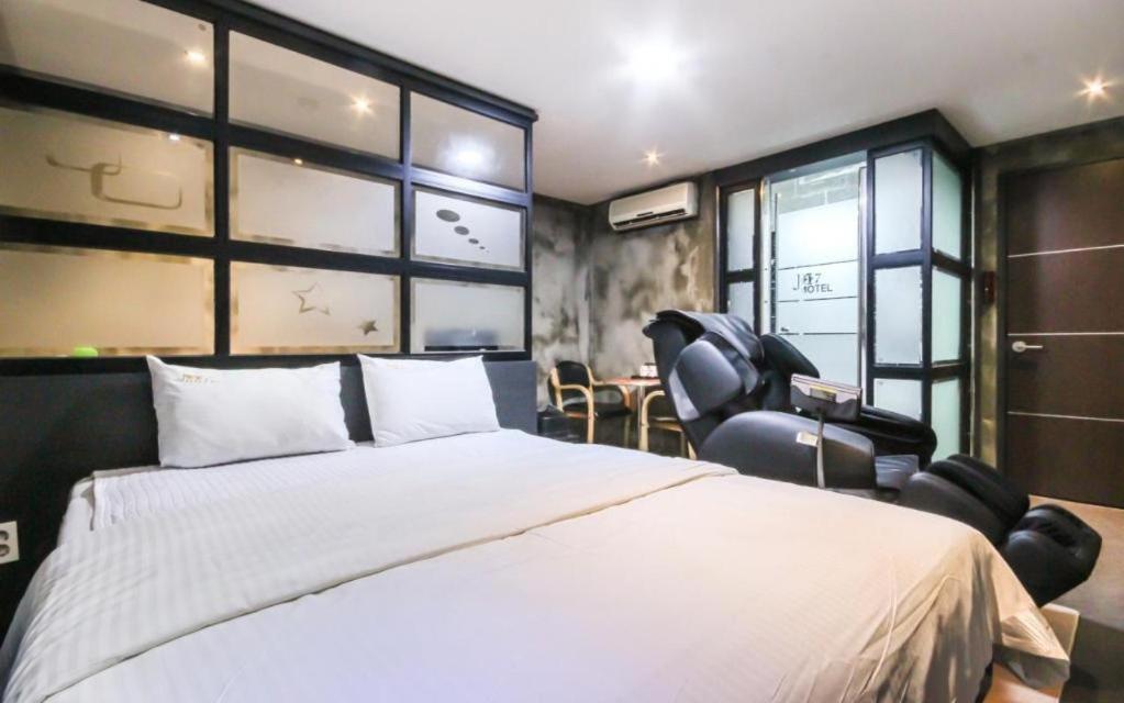 M7 Business Hotel Chilgok Exteriör bild
