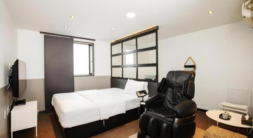 M7 Business Hotel Chilgok Exteriör bild
